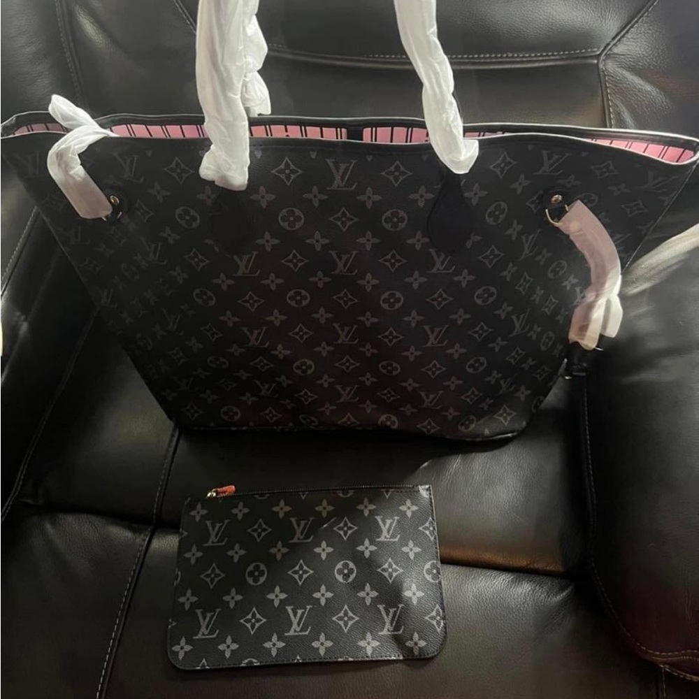 *KNOCK OFF* Louis Vuitton bag. Very high quality. Never used!